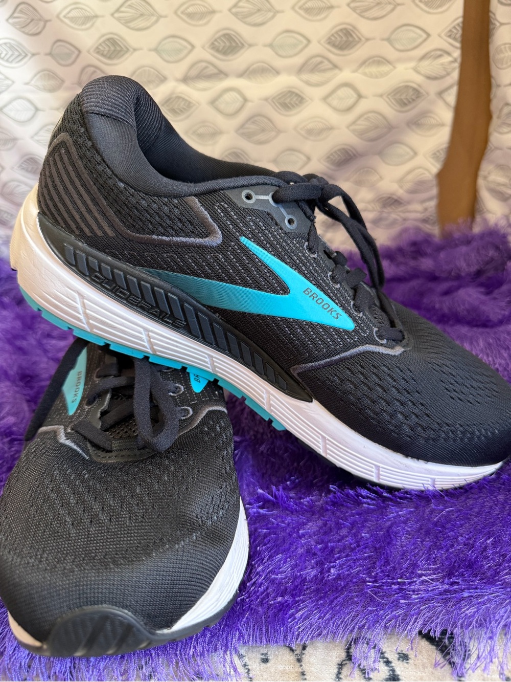 Brooks Ariel 20 Black with Teal Accents